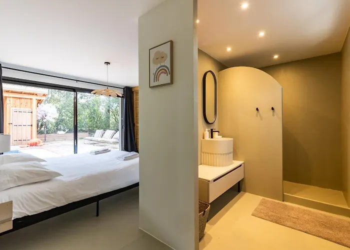 Villa Domus Sciurorum - *